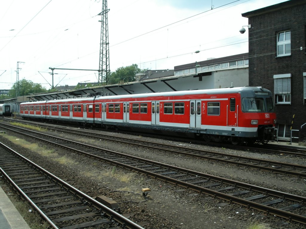 Ein DB 420 steht am 26.06.2004 im sdwestlichen Bereich des Dsseldorfer Hauptbahnhofs.