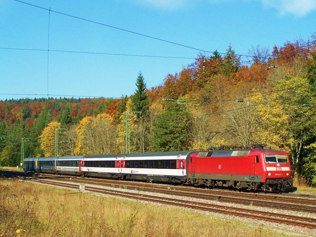 Ein IC mit BR 120 auf der Gabahn in Hattingen am 10/10/10.
