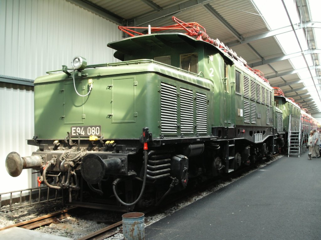 Eine DB E94 steht am 15.08.2004 im Eisenbahnmuseum in Bochum-Dalhausen.