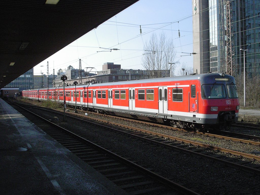 Zwei DB 420 stehen am 08.03.2004 im nordwestlichen Bereich des Essener Hauptbahnhofs.