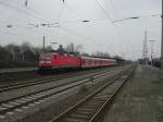 Eine DB 143 fährt am 12.02.2004 mit einem S-Bahn-Wendezug durch den Bahnhof Herne. 

(Kommentar: Altes Foto!!!) 