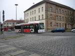 Ein Setra Bus mit der Aufschrift:  564 Kohlenbrunnermühle  fuhr am 14.2.11 in Neumarkt über eine Kreuzung